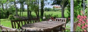 (Vakantie) woning: Ruim vakantiehuis 'Out of the Box'. Met fraaie ovenwand, kinderkamer, kabbelende beek, privé-strandje, knuffeldieren en authentieke omgeving. te huur in Haute Garonne (Frankrijk).