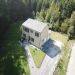 HUIS gezien vanuit de lucht <br>Het huis heeft eigen oprit en parkeerplaats Zoals op de foto zichtbaar is, geniet het huis alle privacy, aan de rand van het bos