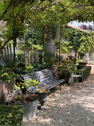 Gravel path to house