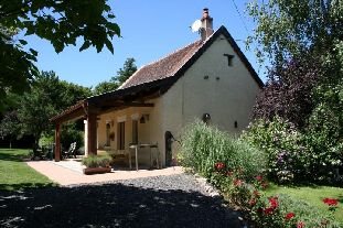 Vakantiehuis: sfeervol vakantiehuis met zwembad geschikt voor kinderen in de Auvergne creatieve mogelijkheden te huur in Allier (Frankrijk)