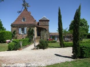 Vakantiehuis: Vakantiehuis / villa met privé zwembad, boomgaard en apart gastenverblijf. Rustig gelegen op een heuvel met wijds uitzicht over het Dordogne gebied