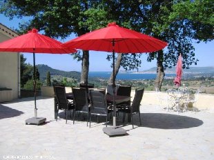 (Vakantie) woning: Vakantie villa Sinnewille: Een 7 persoons huis, prive zwembad, eigen wijngaard. Panoramisch uitzicht over zee. Strand, golf, pittoreske dorpjes te huur in Var (Frankrijk)