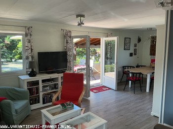 Moderne bungalow in de Charente/Dordogne te huur, vakantiepark Village Le Chat.