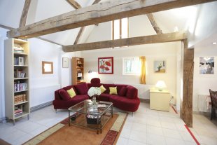 The comfortable living room in the Petit Gîte at Festina Lente
