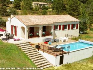 Vakantiehuis: Luxe, rustig gelegen vakantiehuis voor 8 personen met verwarmd privé-zwembad, supersnel internet en NL & BE TV, aan de rand van het bos. te huur in Gard (Frankrijk)