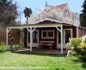 Vakantiehuis: Zuid-Frankrijk zee strand zwemmeer sfeervolle grote rustige zonnige tuin 4 pers. charmant (kindvriendelijk) bungalow