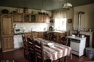 (Vakantie) woning: Kindvriendelijk en charmant familiehuis op het Franse platteland.Ideaal voor genieters van rust, ruimte en recreatie.Zwemmeer en bossen in de buurt. te huur in Allier (Frankrijk).
