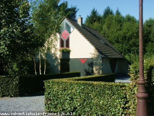 Vakantiehuis: In de Franse Ardennen. Prachtige moderne vakantiewoning. Met alle comfort. Op 200m afstand van het meer