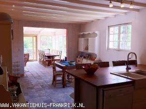(Vakantie) woning: Sfeervolle ruime Provencaalse villa, zwembad, BBQ en beekje. Dé ideale vakantie met familie of vrienden tot 17 personen. 4 sterren Etoiles de France te huur in Drome (Frankrijk)