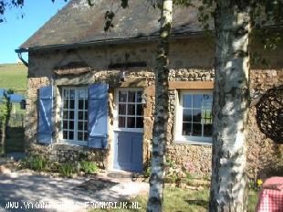 (Vakantie) woning: Romantische, authentieke en heel gezellige cottage voor vakantie te huur per week.Vakantiehuis alleen gelegen midden Frankrijk.Grote omheinde tuin. te huur in Nievre (Frankrijk)