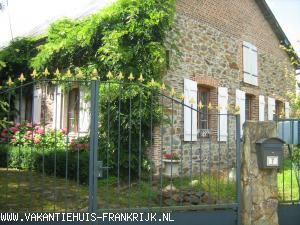 vakantiehuis in Frankrijk te huur: Luxe 6-persoons appartement met grote eigen tuin en eigen inrit met parking 