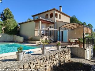 Luxe vakantievilla voor 6 personen, schitterend uitzicht, prachtig gelegen in de Ardeche