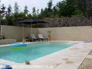 (Vakantie) woning: Luxe vakantievilla voor 6 personen, schitterend uitzicht, prachtig gelegen in de Ardeche te huur in Ardeche (Frankrijk).
