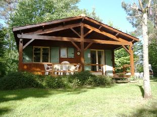 Vakantiehuis: Geheel vrij op berg gelegen vakantiehuis  in een prive bos van 6 hectare te huur in Lot et Garonne (Frankrijk)