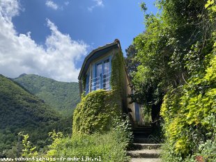 Vakantiehuis: Artistiek huisje met een super mooi zicht over het dorpje Baillestavy, de living is puur Zen. te huur in Pyrénées Orientales (Frankrijk)