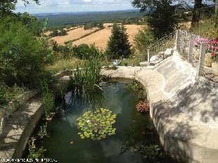 (Vakantie) woning: La Source is een vakantiehuis met een geweldig uitzicht over de vallei. Bijzonder geschikt voor mensen die van rust en ruimte houden. te huur in Nievre (Frankrijk)