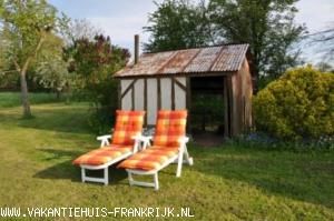 (Vakantie) woning: vakantiehuis normandie met prachtig uitzicht, veel privacy en vaak herten in de wei voor het huis te huur in Calvados (Frankrijk).