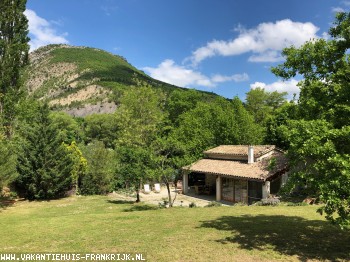 Authentiek vrijstaand vakantiehuis (Cabanon) met tuin bij zwemmeer in de Drôme Provençal - vakantiehuis in Drome
