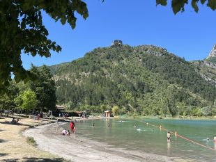 Prachtig zwemmeer met restaurant en faciliteiten