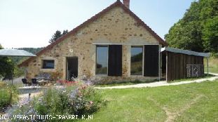 Vakantiehuis: Prachtig gelegen,vrijstaande,authentieke vakantiewoning in de overweldigende natuur van de Morvan, Bourgogne.Geheel gerenoveerd, heerlijk comfortabel!