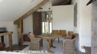 (Vakantie) woning: Prachtig gelegen,vrijstaande,authentieke vakantiewoning in de overweldigende natuur van de Morvan, Bourgogne.Geheel gerenoveerd, heerlijk comfortabel! te huur in Saone et Loire (Frankrijk).