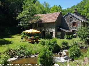 Vakantiehuis: Vakantie in een watermolen met ruisende beek