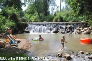 (Vakantie) woning: Out-of-the-Box vakantiestek: watermolen met privé-strandje, ruimte en comfort en oa 'n koddig biggenduo voor de kids. te huur in Haute Garonne (Frankrijk).