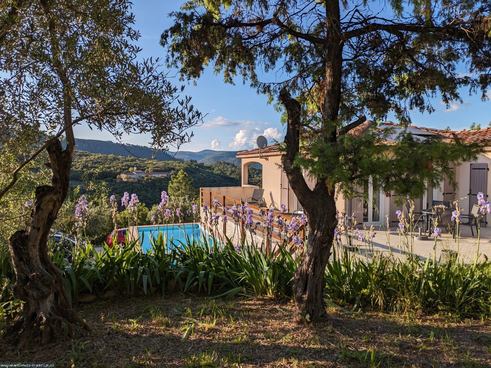 Hoofdfoto Adembenemend is het uitzicht van deze moderne villa.