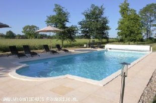 (Vakantie) woning: Luxe verbouwde 4-7 pers. gite, (rolstoelvriendelijk) met medegebruik van zwembad van 12 x 5 meter, grote tuin en div. terrassen. Top-vakantieadres! te huur in Gers (Frankrijk).