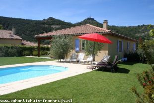 Vakantiehuis: Royale vrijst. 2-8 pers.villa met verwarmd privé zwembad + Airco op slaapkamers, tafeltennistafel op Villapark in Vallon Pont d'Arc te huur in Ardeche (Frankrijk)