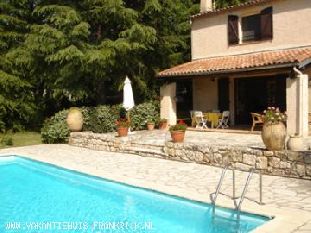 Villa in Frankrijk te huur: Prachtig familiehuis in de Provence voor 8 personen met eigen zwembad en grote tuin 