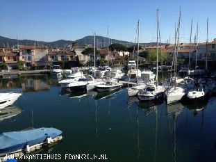 Vakantiehuis: Romantisch appartement in PORT GRIMAUD (Baai van St Tropez)