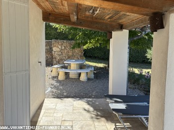 Luxe en comfort voor 4 personen. Semi professionele keuken. Overdekt terras 75m2.  Verwarmd zoutwater zwembad