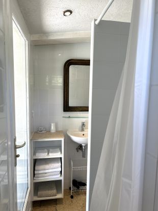 Doucheruimte bij masterbedroom