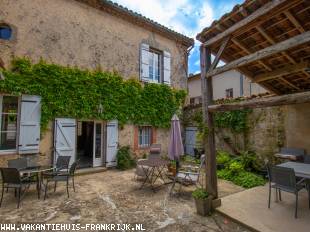 Vakantiehuis: In het centrum van een stadje met winkels en restaurants staat het huis van de kurkfabrikant, La maison du bouchonnier met modern comfort en charme. te huur in Lot et Garonne (Frankrijk)