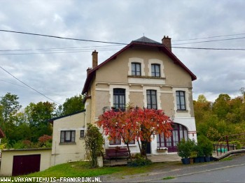 Een authentiek Frans familiehuis in het dal van de rivier de Aisne waarin gezwommen en gekanood kan worden