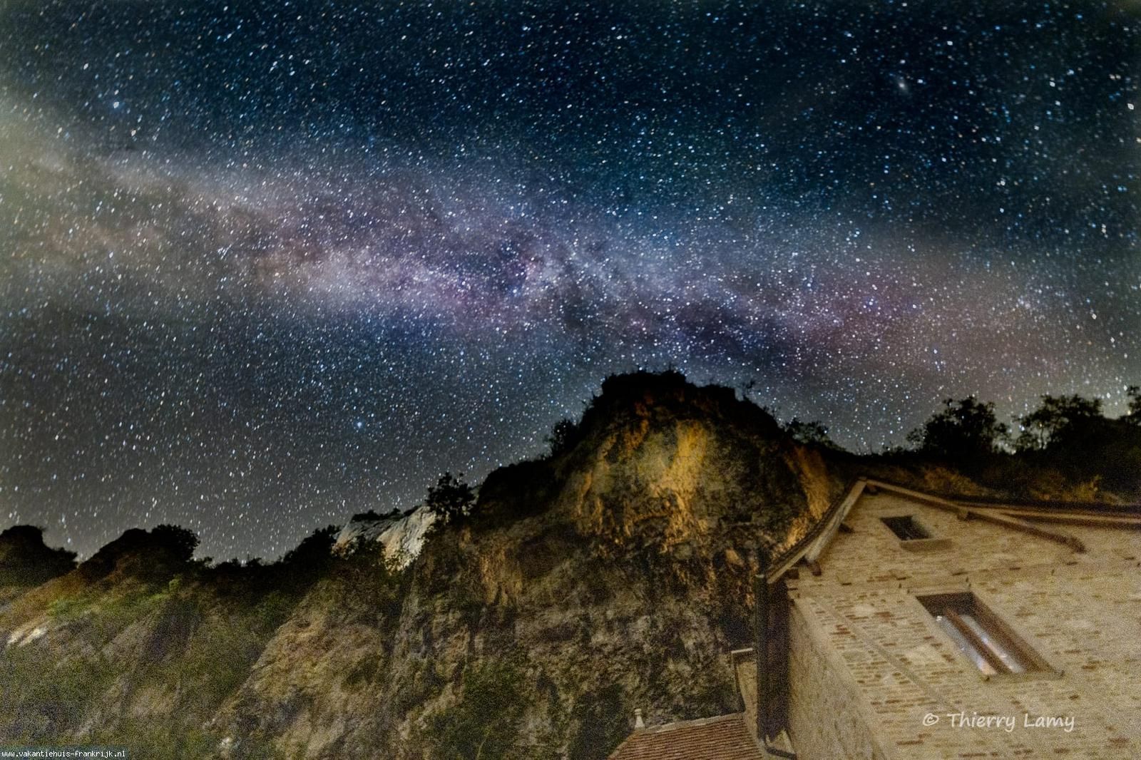 Hoofdfoto Ontdek de magie van wonen in de rots – unieke (semi) troglodyte woning aan de oevers van de Célé