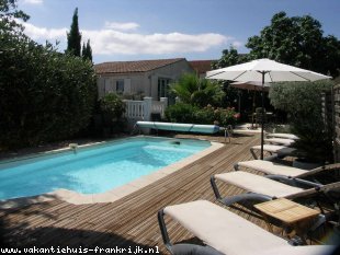 vakantieverblijf in Frankrijk te huur: Gezellige 6 persoons vakantievilla met verwarmd privé zwembad, 2 badkamers 
