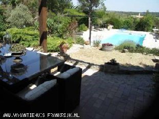 (Vakantie) woning: 6 persoons romantische villa met verwarmd privé zwembad, uitzicht en mooie tuin te huur in Aude (Frankrijk).