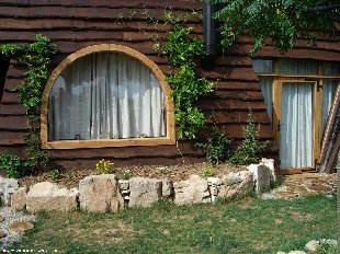 (Vakantie) woning: Het Vijverhuis op ecologisch landgoed Bergerie la Falaise, met zwemvijver en panoramisch uitzicht. Grootste attractie is de stilte, rust en ruimte. te huur in Herault (Frankrijk)