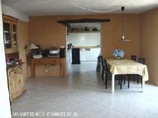 (Vakantie) woning: Ons prachtige vakantiehuis heeft een grote tuin (2000 m) met uitzicht op bergen. Geen wifi, SMARTPHONES hebben goed bereik in huis. te huur in Ardeche (Frankrijk).