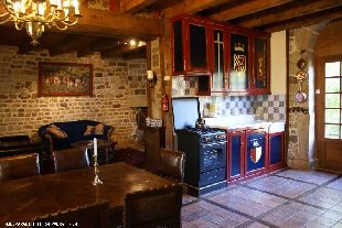 De keuken is geheel in stijl