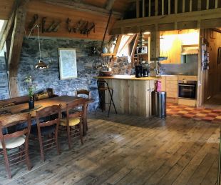 Bar/keuken met afwasmachine & koelkast