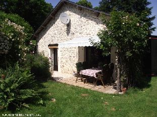 Vakantiehuis: Knusse en gezellige vier persoons gite. Is prachtig en rustig gelegen met een uitzicht over de vallei van de Vezere. te huur in Corrèze (Frankrijk)