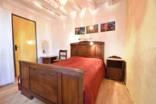 Slaapkamer met 2 persoonsbed en 1 persoonsbed