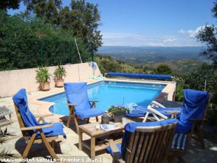 Vakantiehuis: Côte d'Azur le muy sainte maxime: Vrijstaande woning van alle gemakken voorzien op een afgesloten domaine met prive zwembad en een prachtig uitzicht te huur in Var (Frankrijk)