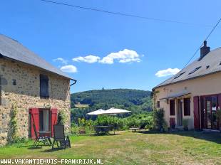 Vakantiehuis: L'Harmonie aux Gorys ...............een geweldig uitzicht! Unieke combinatie van een huis op het platteland en een stadje binnen handbereik. te huur in Nievre (Frankrijk)
