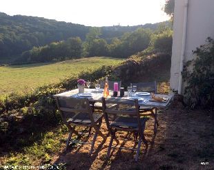 (Vakantie) woning: L'Harmonie aux Gorys ...............een geweldig uitzicht!Unieke combinatie van een huis op het platteland en een stadje binnenhandbereik. te huur in Nievre (Frankrijk).