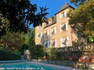 Villa in Frankrijk te huur: Uniek en luxueus kasteeltje (9p) met extra gîte (4-6p) in Brive-la-Gaillarde, ideale uitvalsbasis om deze prachtige streek te ontdekken. 