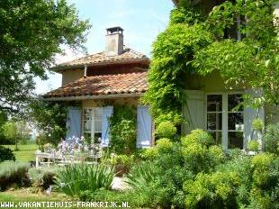 Vakantiehuis: RUIME MOOIE VRIJGELEGEN VAKANTIEWONING IN RUSTIGE HEUVELACHTIGE OMGEVING MET UITZICHT OP DE PYRENEEN MET 2 GROTE MEREN OP 5 KM AFSTAND EN SCHONE LUCHT te huur in Haute Garonne (Frankrijk)